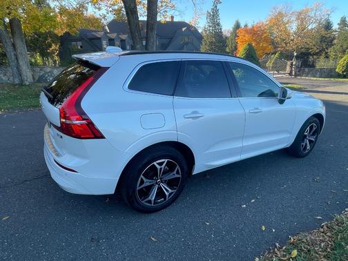 White 2022 Volvo XC60 B5 Momentum