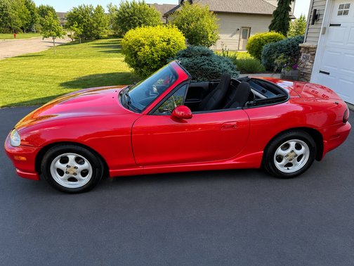 Red 1999 Mazda MX-5 Miata Base