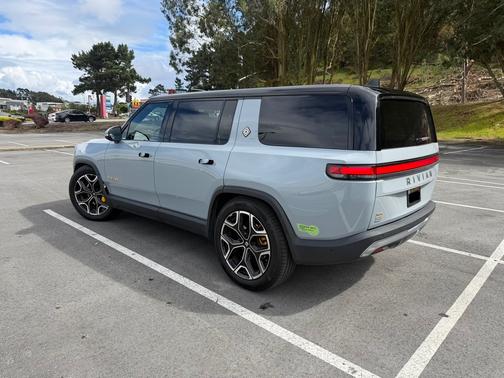 2023 Rivian R1S Adventure Quad-Motor Large Package