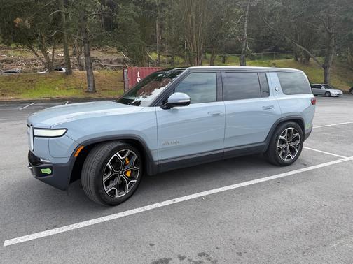 2023 Rivian R1S Adventure Quad-Motor Large Package