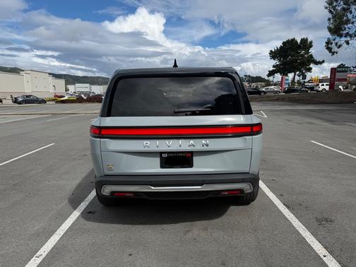 2023 Rivian R1S Adventure Quad-Motor Large Package