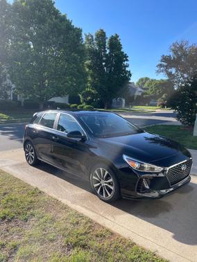 Black 2020 Hyundai Elantra GT Base