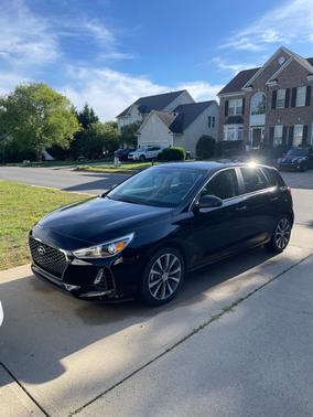 Black 2020 Hyundai Elantra GT Base