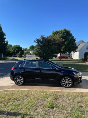 Black 2020 Hyundai Elantra GT Base