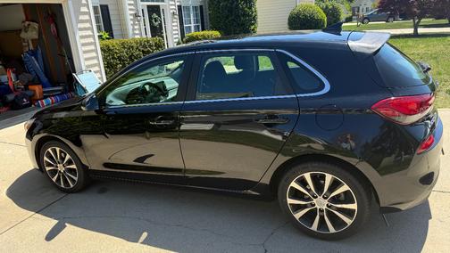 Black 2020 Hyundai Elantra GT Base