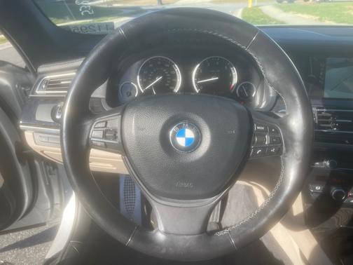 2012 BMW 750 i
