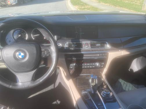 2012 BMW 750 i