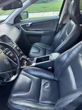 Black 2014 Volvo XC60 T6 Platinum
