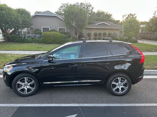 Black 2014 Volvo XC60 T6 Platinum