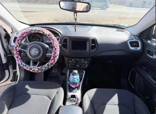 White 2018 Jeep Compass Sport
