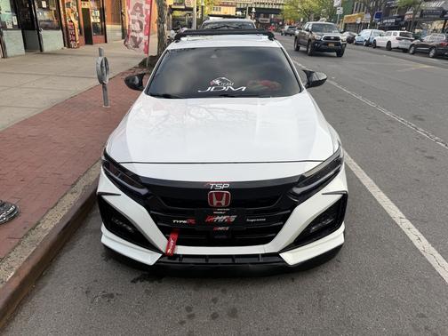 White 2018 Honda Accord Sport 2.0T