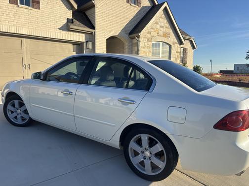White 2006 Kia Optima EX