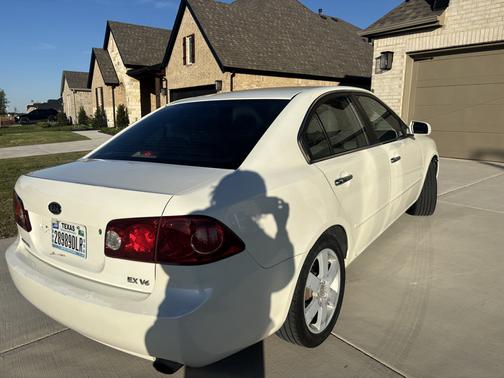 White 2006 Kia Optima EX