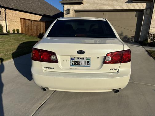 White 2006 Kia Optima EX