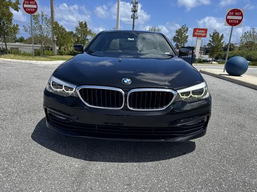 Black 2018 BMW 530 i
