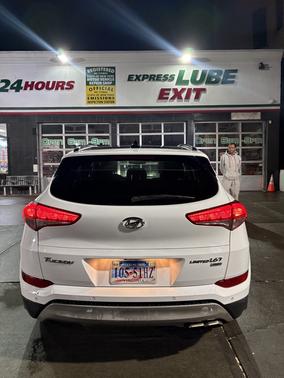 White 2017 Hyundai TUCSON Limited