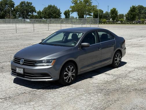Gray 2017 Volkswagen Jetta 1.4T S