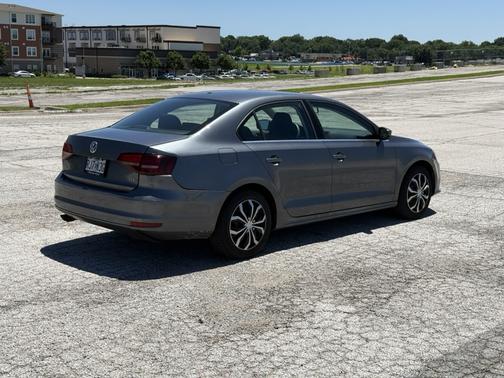 Gray 2017 Volkswagen Jetta 1.4T S