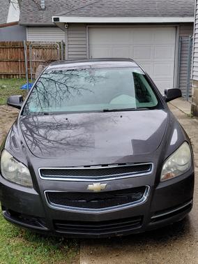 Gray 2010 Chevrolet Malibu 1LT