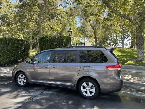 2014 Toyota Sienna LE