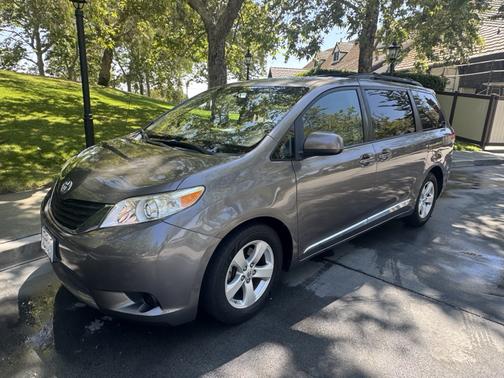 2014 Toyota Sienna LE