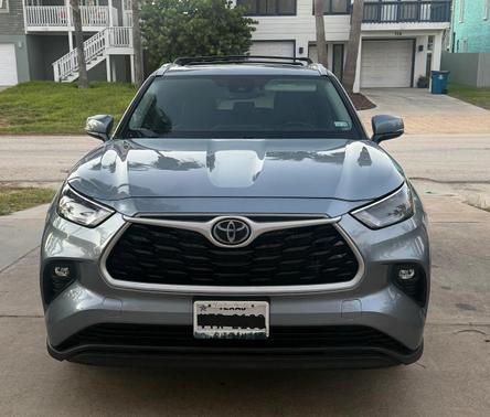 Silver 2023 Toyota Highlander XLE