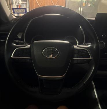 Silver 2023 Toyota Highlander XLE