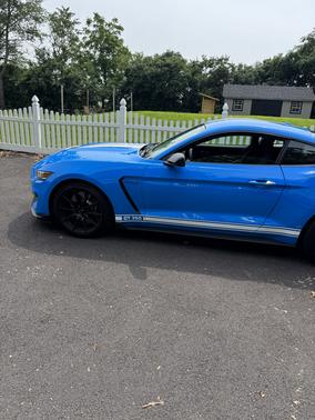 2017 Ford Shelby GT350 Base