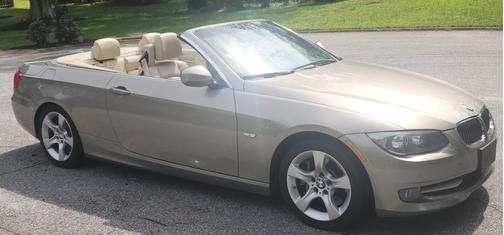 Gold 2011 BMW 335 i