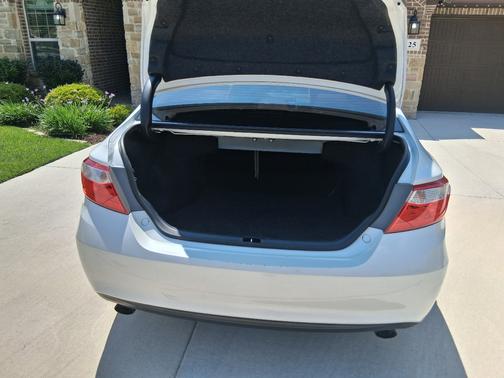 White 2017 Toyota Camry XLE