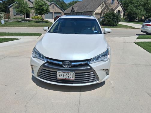 White 2017 Toyota Camry XLE