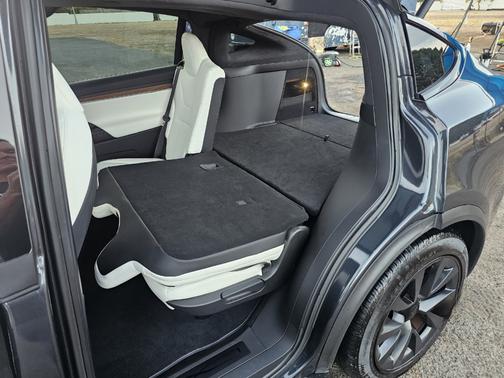 2024 Tesla Model X Long Range