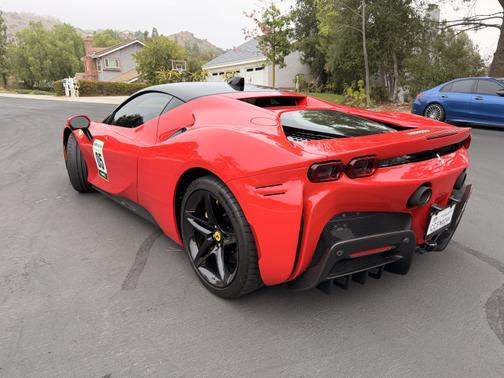 2023 Ferrari SF90 Stradale Base