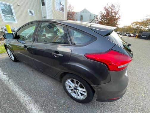 Gray 2015 Ford Focus SE