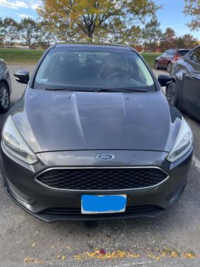 Gray 2015 Ford Focus SE