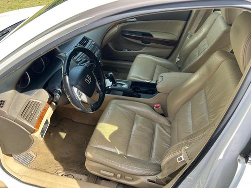 White 2009 Honda Accord EX-L