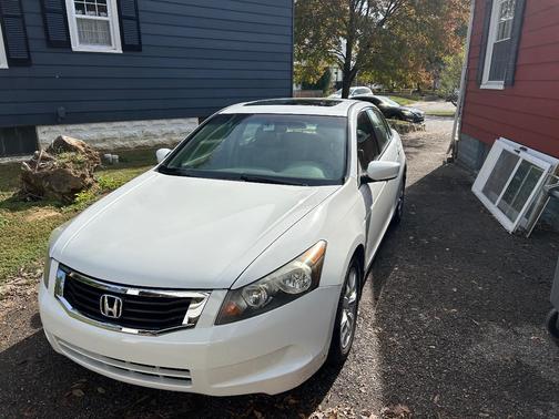 White 2009 Honda Accord EX-L