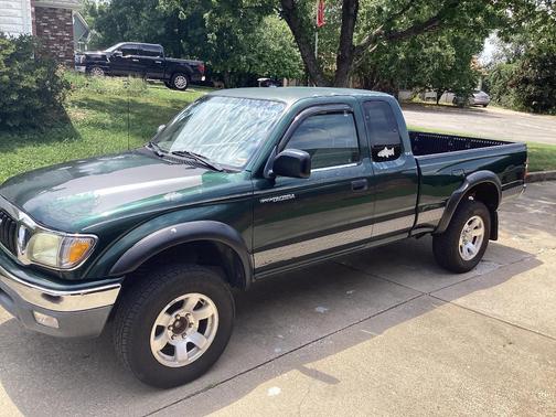 Green 2001 Toyota Tacoma PreRunner