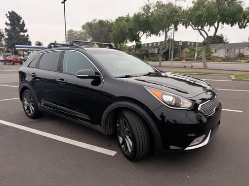 Black 2017 Kia Niro EX