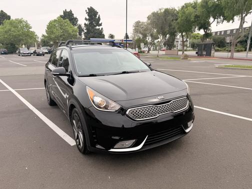Black 2017 Kia Niro EX