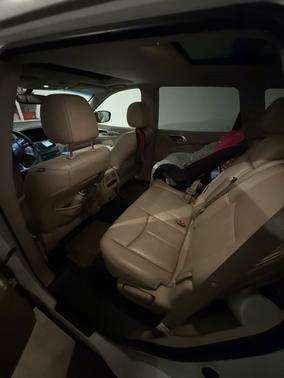 White 2017 Nissan Pathfinder SL