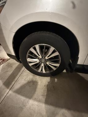 White 2017 Nissan Pathfinder SL