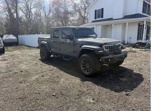 Gray 2023 Jeep Gladiator Sport