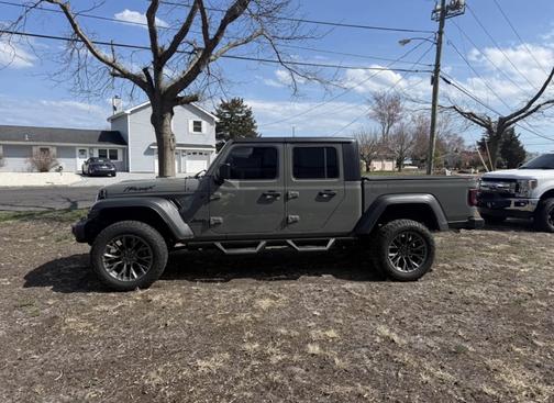 Gray 2023 Jeep Gladiator Sport