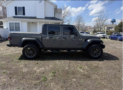 Gray 2023 Jeep Gladiator Sport