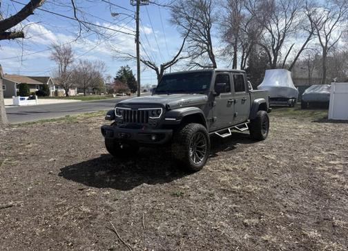 Gray 2023 Jeep Gladiator Sport