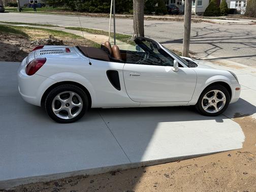 White 2002 Toyota MR2 Spyder