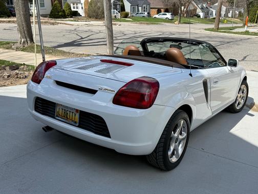 White 2002 Toyota MR2 Spyder