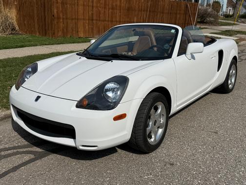 White 2002 Toyota MR2 Spyder