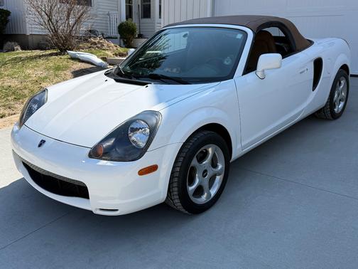White 2002 Toyota MR2 Spyder